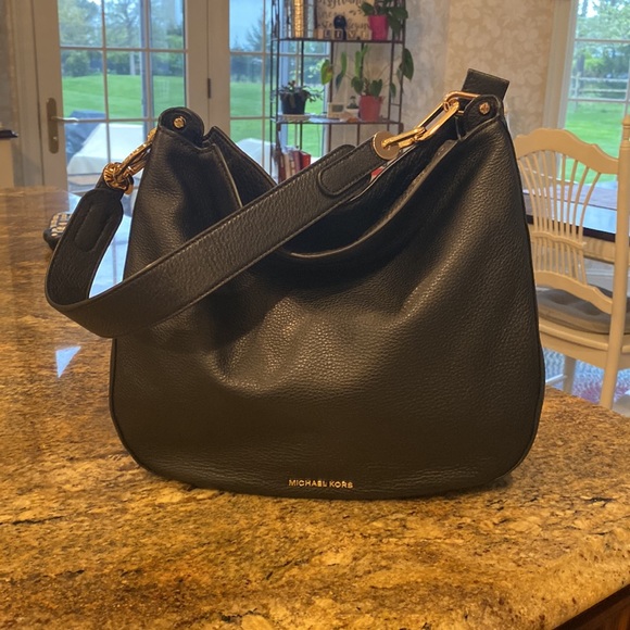 New with tag black leather Michael Kors hobo shoulder bag. - Picture 4 of 9